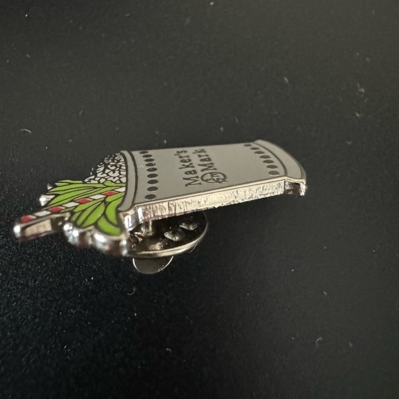 MAKERS MARK Whisky Bourbon Pin Tie Tac cap Cap pin COLLECTIBLE Women or … - Picture 4 of 5